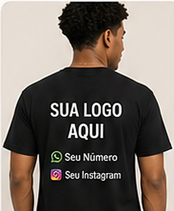 Homem vestindo camiseta preta com espaço para logo, WhatsApp e Instagram nas costas