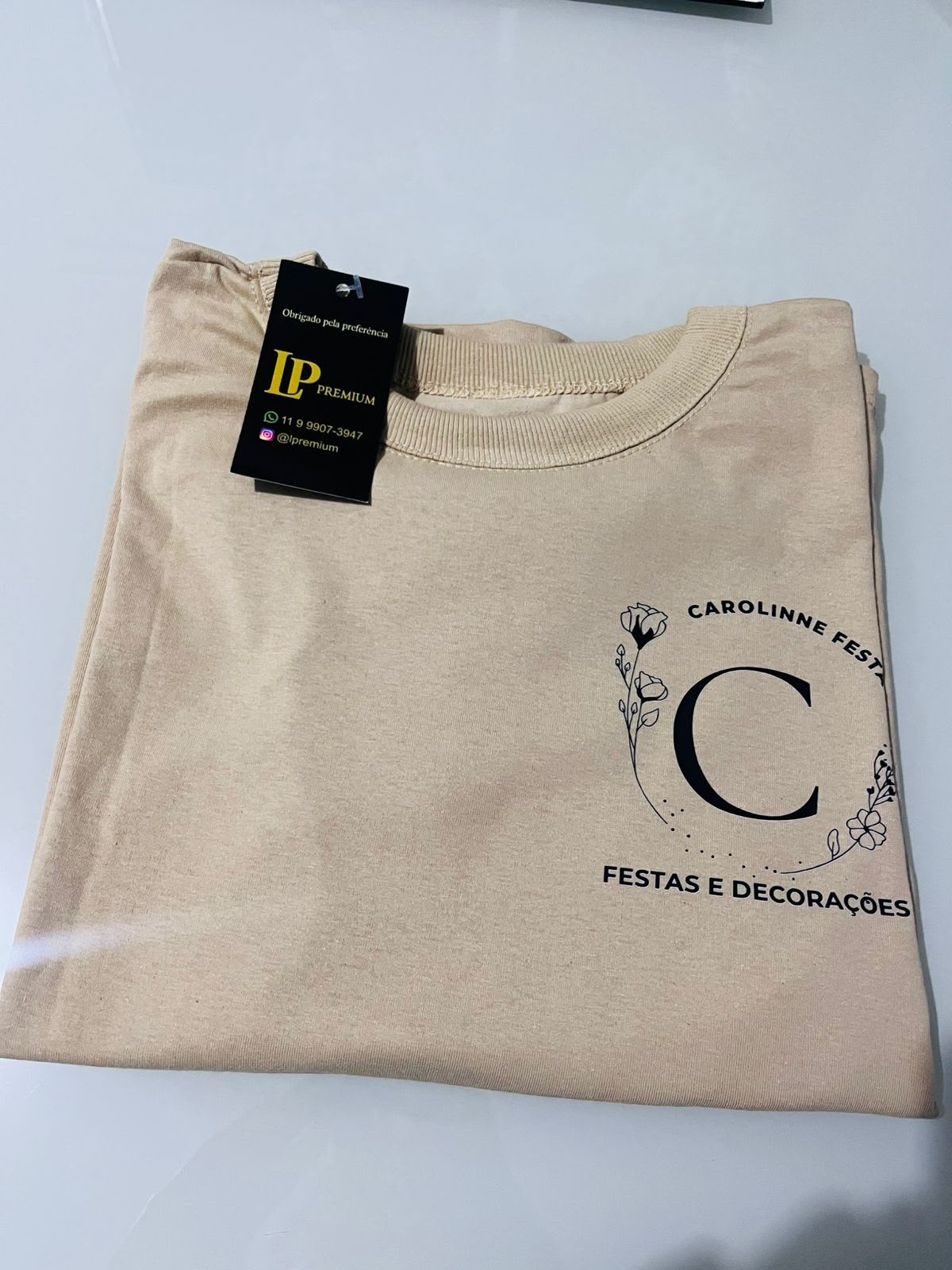 Camiseta bege personalizada Carolinne Festas e Decorações